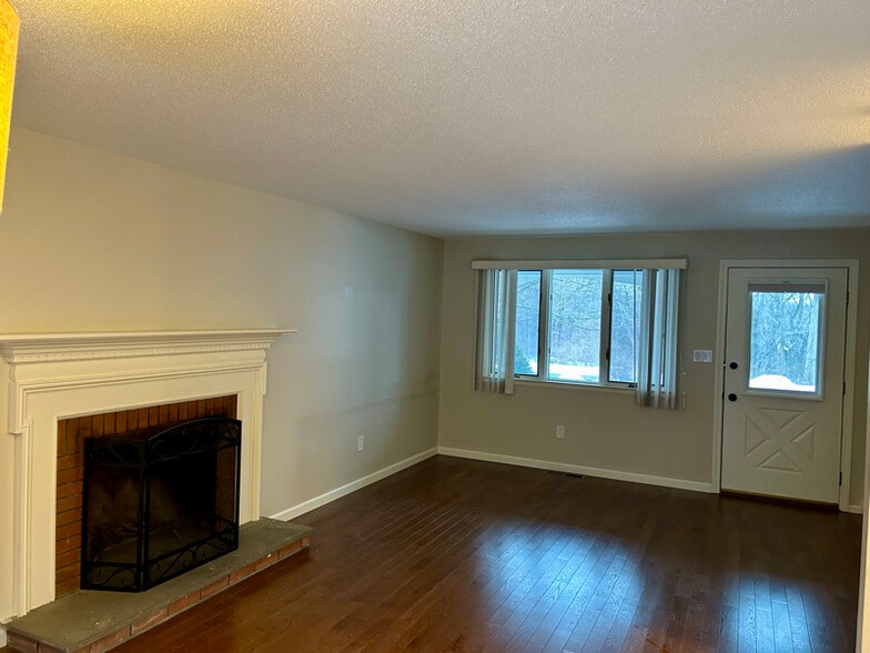 Building Photo - 21 Waterview Dr