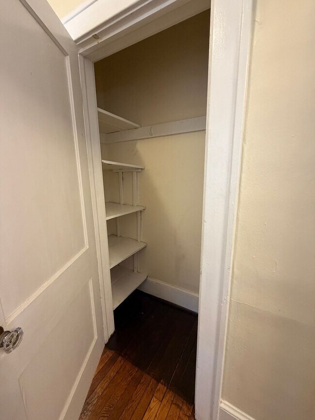 Building Photo - Ferdinand/829