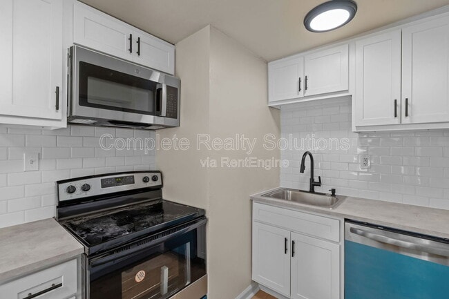 Building Photo - 1395 St Jean St