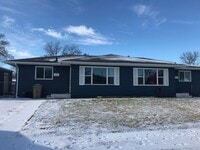 Building Photo - 2 Bedroom Duplex!