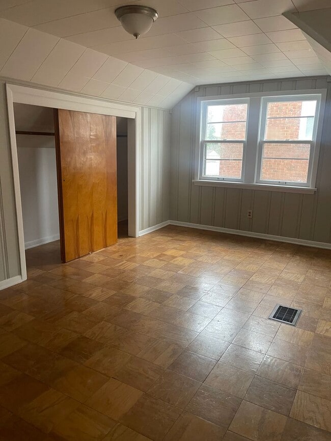 Building Photo - Section 8 Welcome