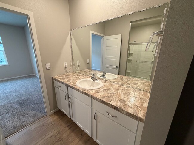 Building Photo - Stunning 3 Bed, 2 Bath Home in Spokane!