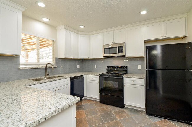 Building Photo - 7203 Sharpsburg Dr