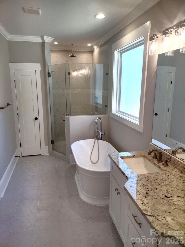 Building Photo - 1716 Berryhill Rd