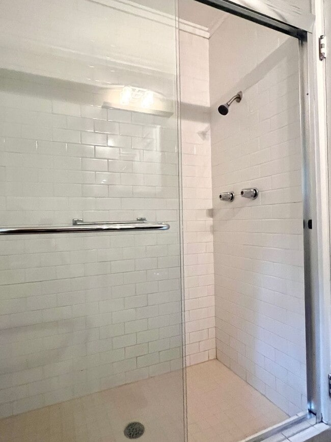 Building Photo - 10340 Fischer Pl NE