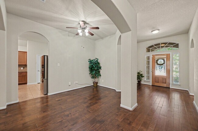 Building Photo - 1912 Hill Manor Dr