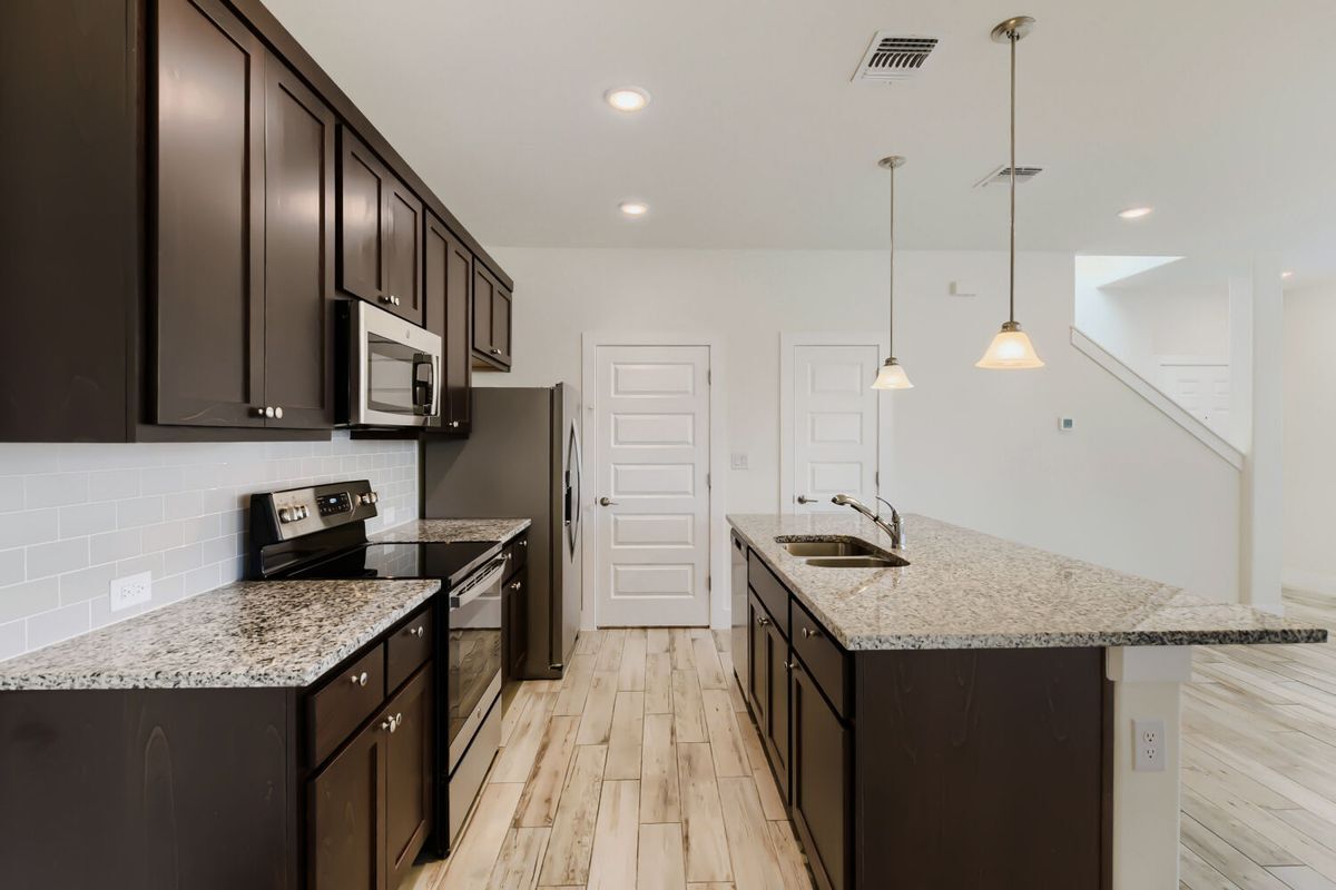 Building Photo - 401 Parkline Dr
