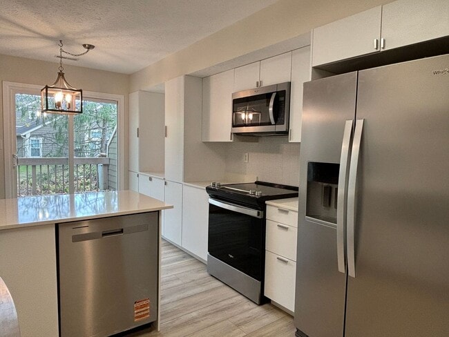 Building Photo - Charming Condo in a Can't-Miss Location – Private Deck, Garage, and Nature-Filled Community