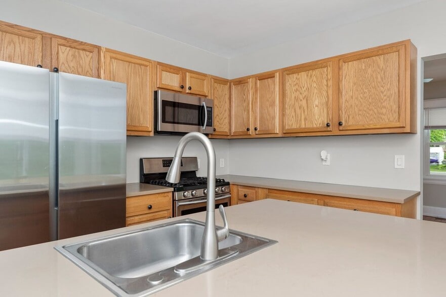 Building Photo - 6717 E Ledge St