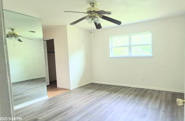 Building Photo - 5455 Kuldell Dr