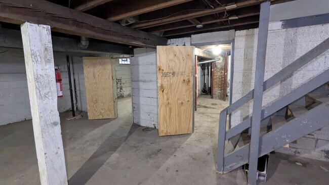 Building Photo - 793 Boulevard St