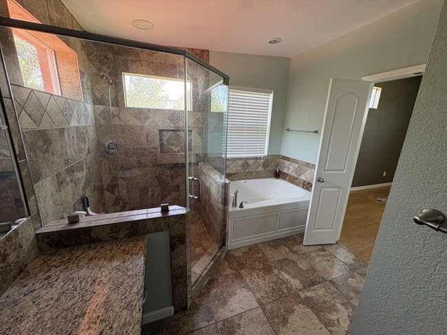 Building Photo - 841 Scenic Cir