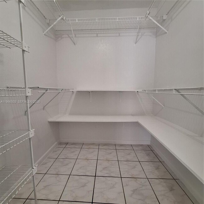 Building Photo - 3214 San Remo Cir