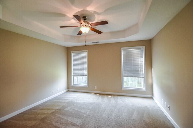 Building Photo - Pet Friendly Three Bedroom with Bonus!