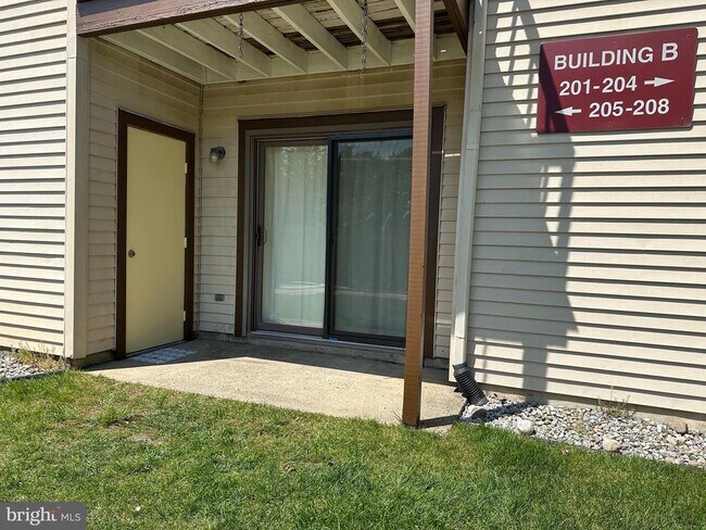 Building Photo - 201 Lucas Ln