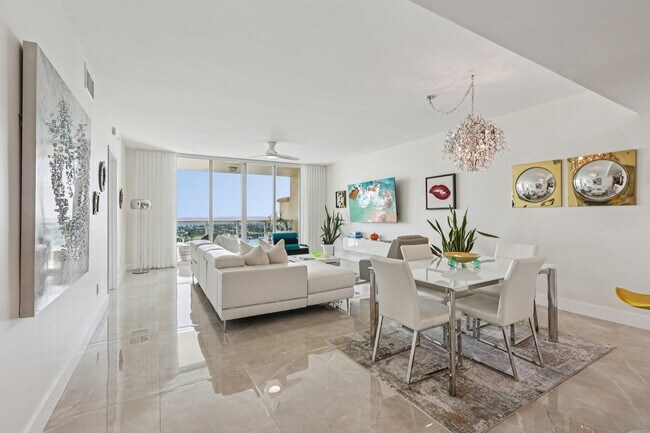 Building Photo - 2640 Lake Shore Dr