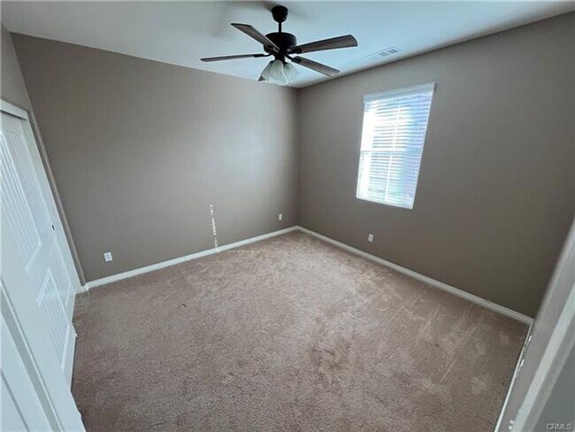 Building Photo - Well-maintained 2 bedroom, 2 bath condo with a loft