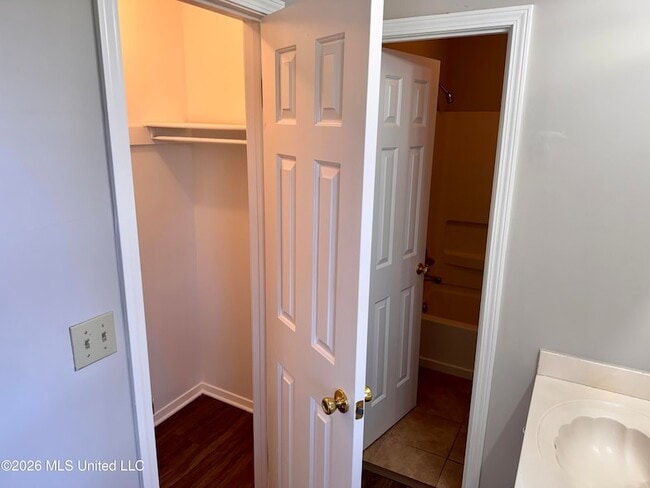 Building Photo - 6440 Lynnfield Rd