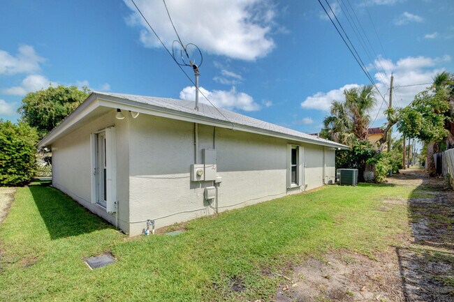 Building Photo - 1425 N Federal Hwy