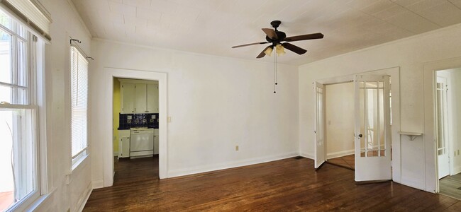 Building Photo - 1065 Sunset Dr