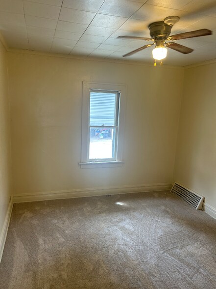 Building Photo - 3041 S Hanson Ave