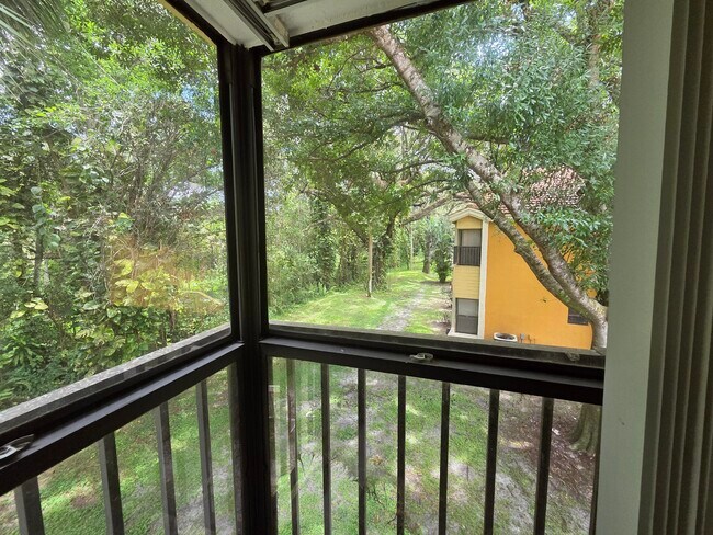 Building Photo - 3840 Coral Tree Cir