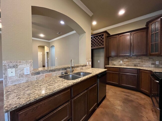 Building Photo - 4 Bedroom Single Family Home:  Available Now!