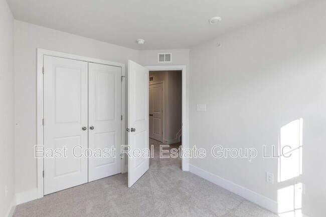 Building Photo - 2273 Marcy Dr