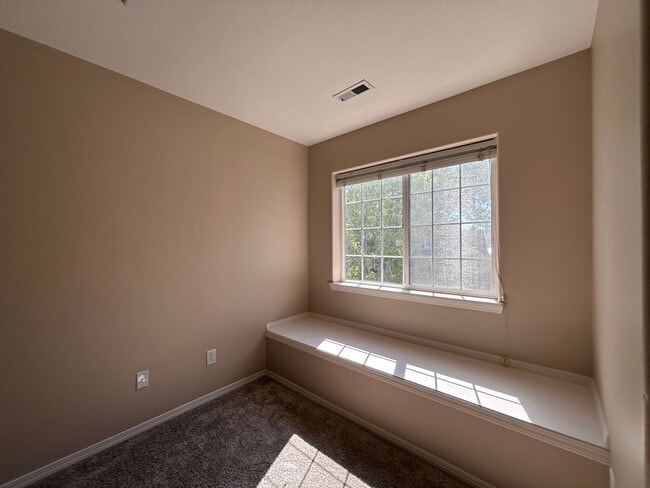 Building Photo - Gorgeous 4 Bed, 2.5 Bath House!
