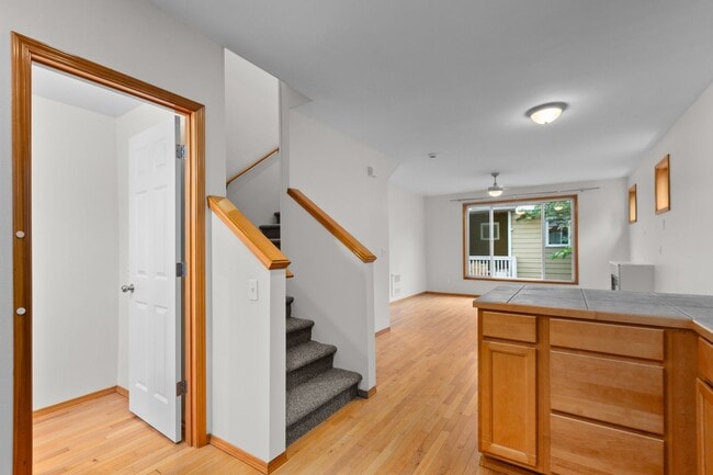 Building Photo - 3bd/2.5ba Seattle House