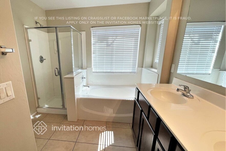 Building Photo - 3915 S Napa Ln