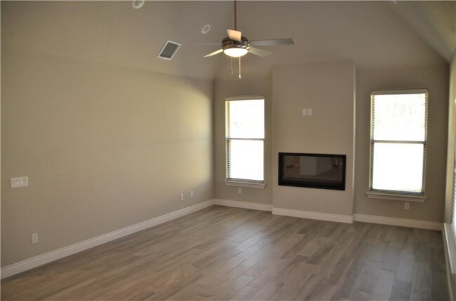 Building Photo - 1800 SW Riverstone Rd