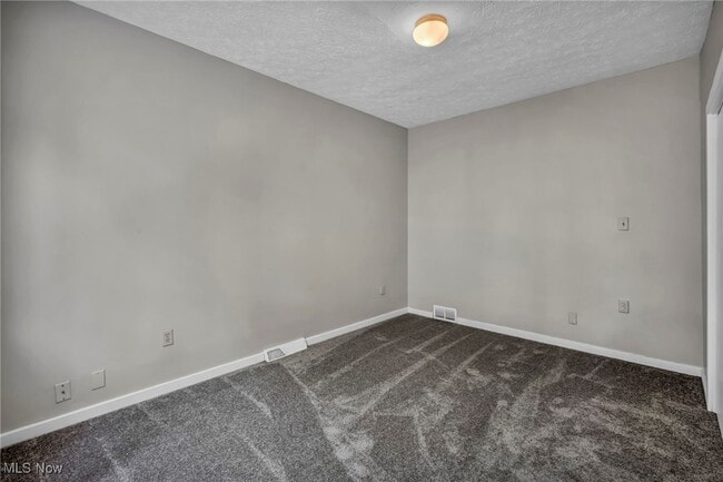 Building Photo - 906 Delia Ave