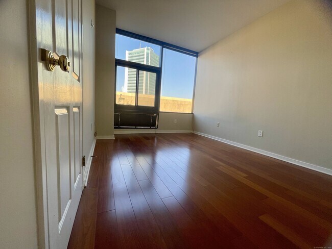Building Photo - 127 Greyrock Pl