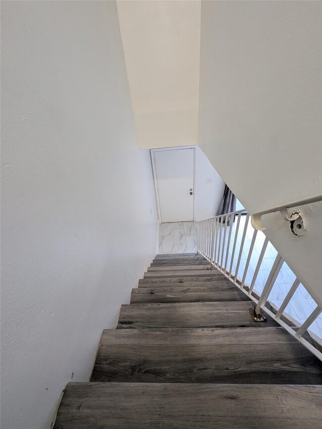 Building Photo - 2456 NW 52nd Ave