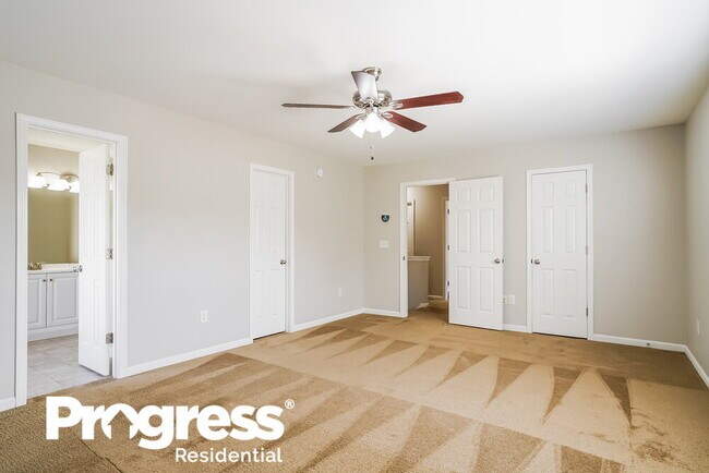 Building Photo - 706 Calavaras Ln