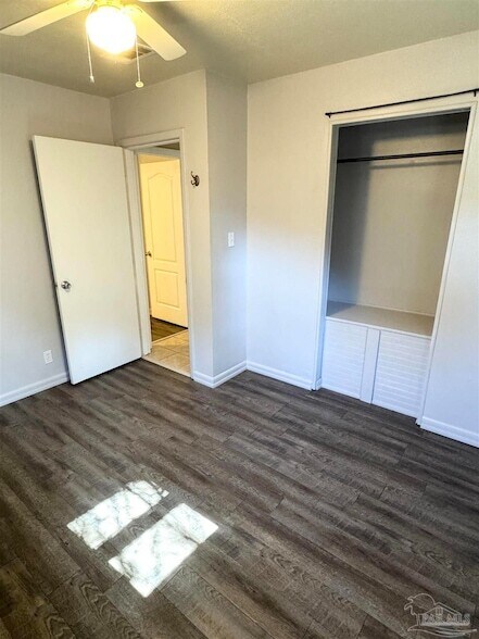 Building Photo - 1010 Hawthorn Dr