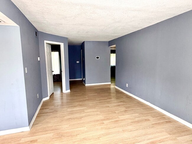 Building Photo - 2203 Silver Pines Pl