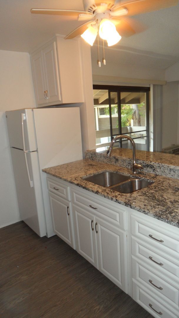Building Photo - 172 Streamwood