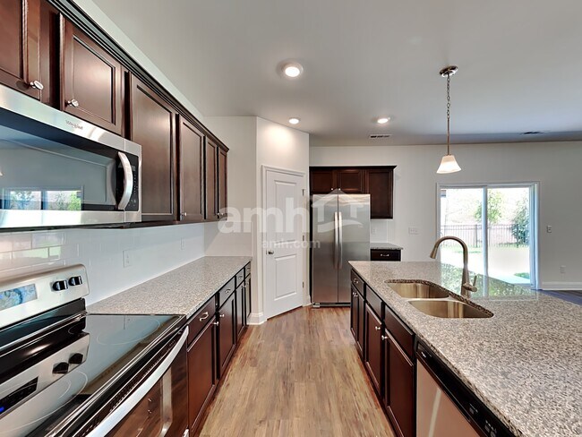 Building Photo - 5961 Hagar Vly Dr