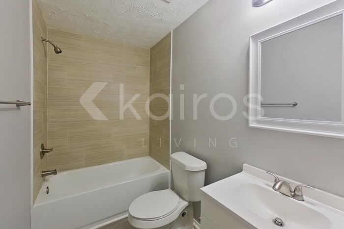 Building Photo - 3160 Creekwood Dr