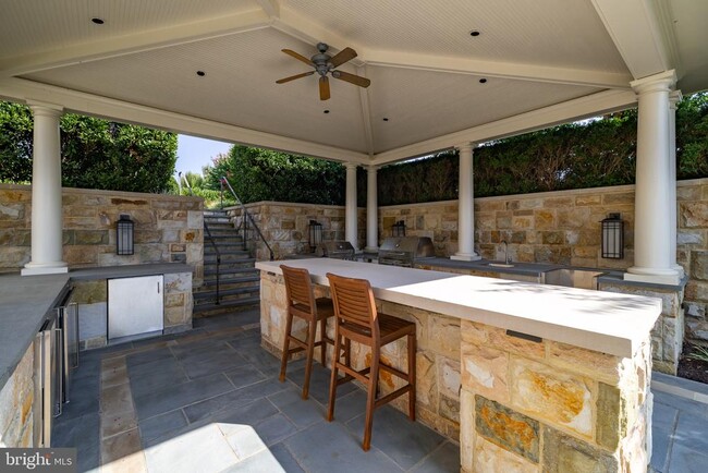 Building Photo - 200 Bridgeview Ln