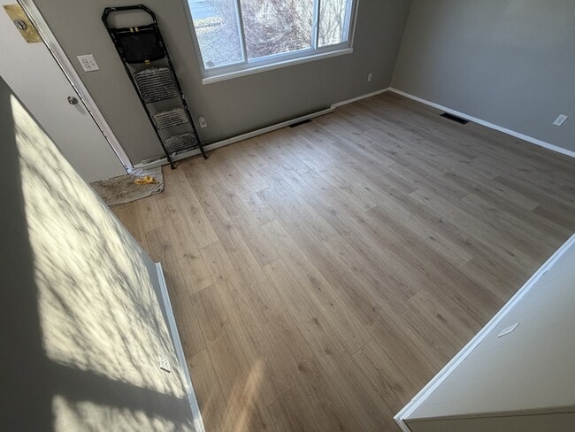 Building Photo - 4300 E 175th St