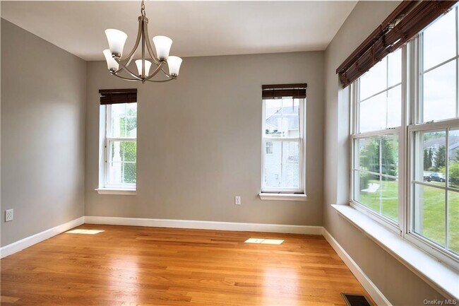 Building Photo - 2402 Rockledge Ct