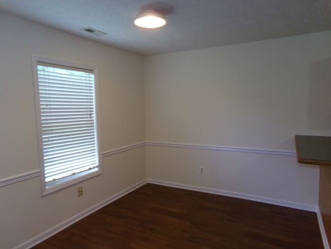 Building Photo - Just minutes from Cherry Point MCAS