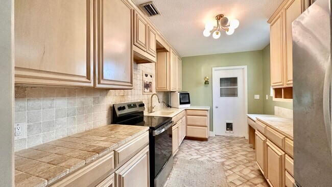 Building Photo - 620 Winters St