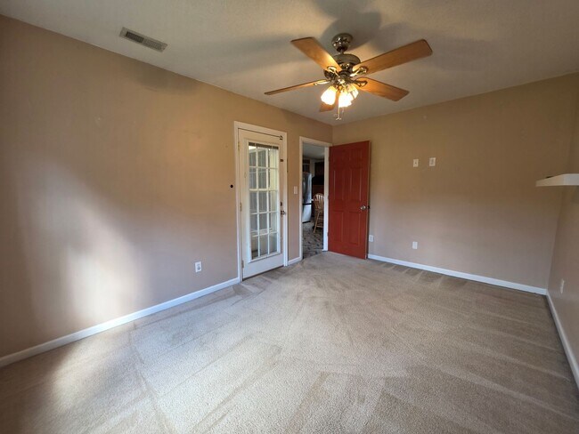 Building Photo - 200 Flagstone Ln