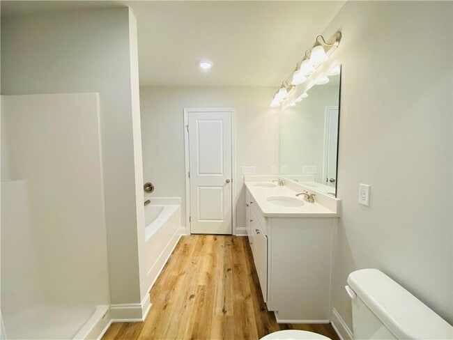 Building Photo - 1099 N Village Dr