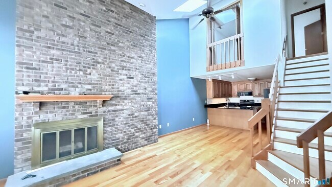 Building Photo - 13 Ivy Ln