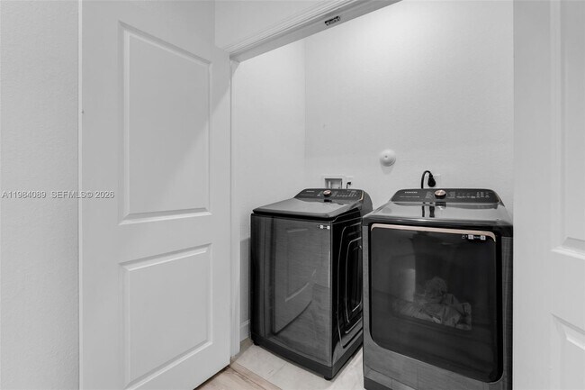 Building Photo - 617 SW 11th St